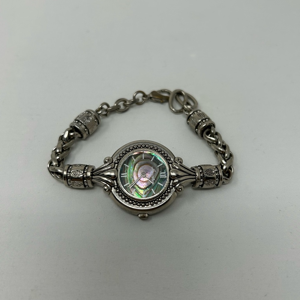 Elegant Silver Bracelet with Iridescent Dial